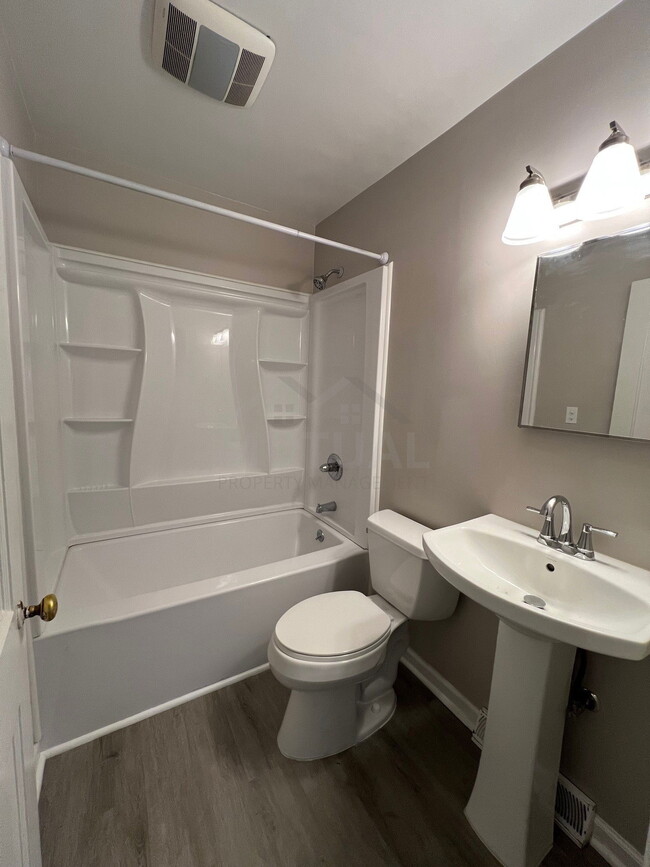 Building Photo - 28273 Schram St