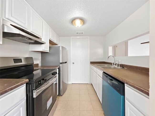 Building Photo - 1012 Fieldwood Dr
