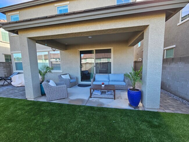 Building Photo - 880 S 150th Dr