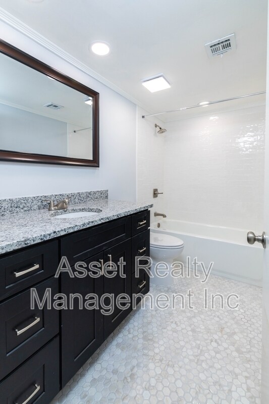 Building Photo - 407 Canberra Dr
