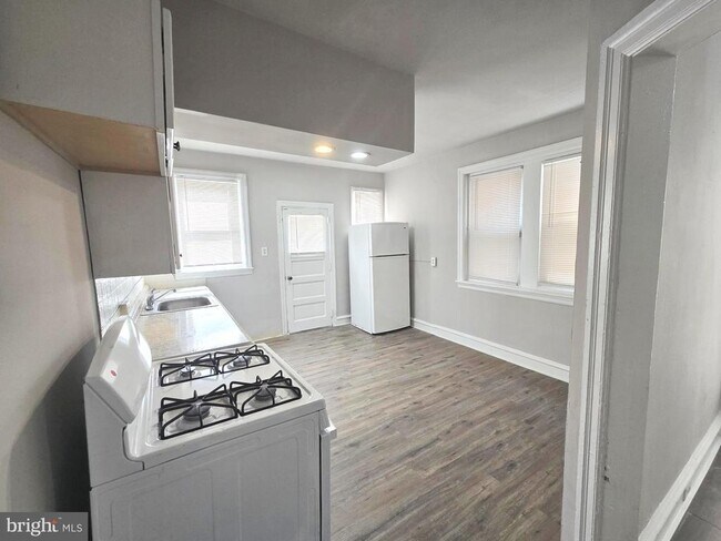 Building Photo - 925 S 59th St