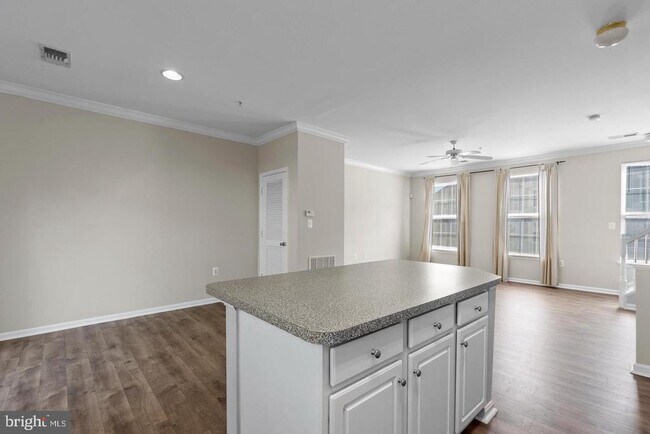 Building Photo - 21844 Kelsey Square