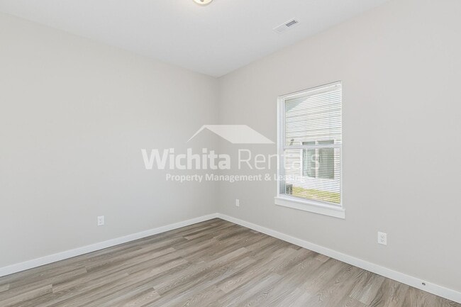 Building Photo - Move-In Ready Duplex in Bel Aire!