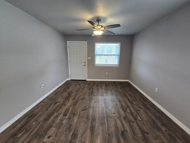 Building Photo - 4433 Bryan Ave