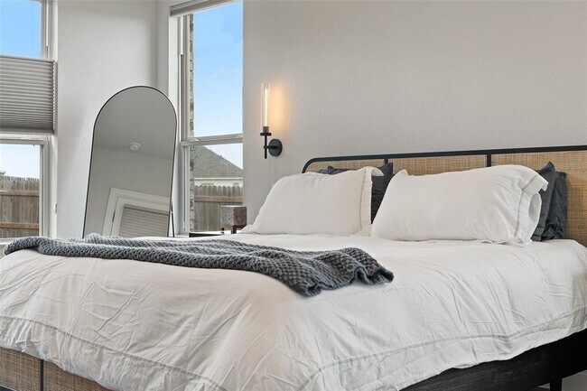 Building Photo - 165 Lunar Lp