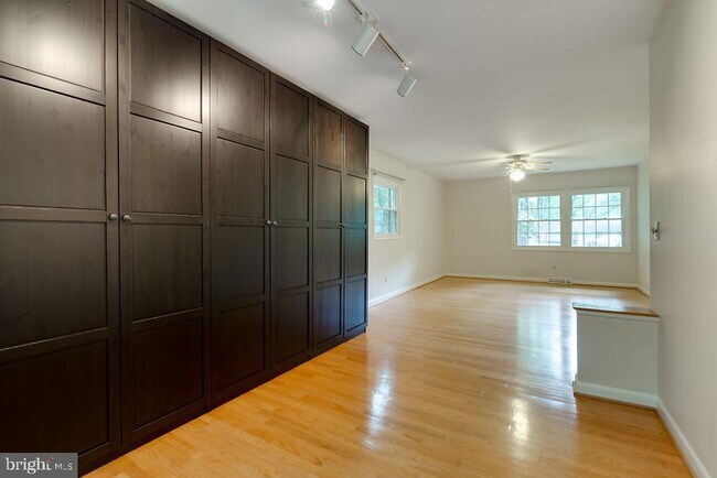 Building Photo - 2503 Fowlers Ln