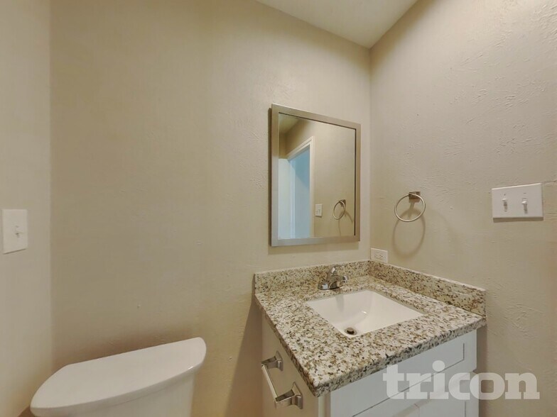 Building Photo - 6127 Larchbrook Dr