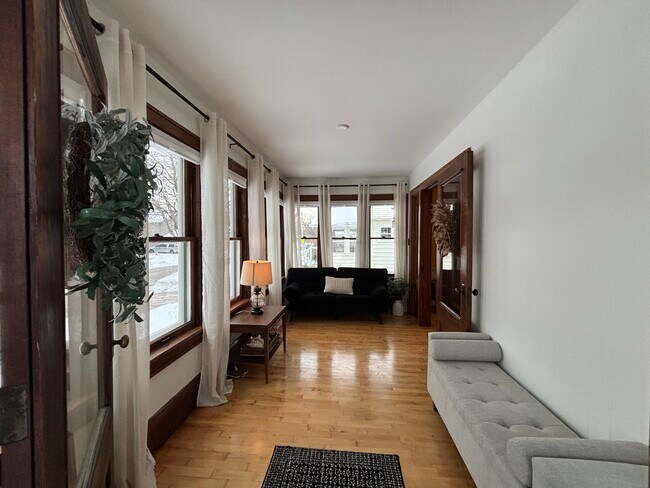 Building Photo - 717 S Fairview St