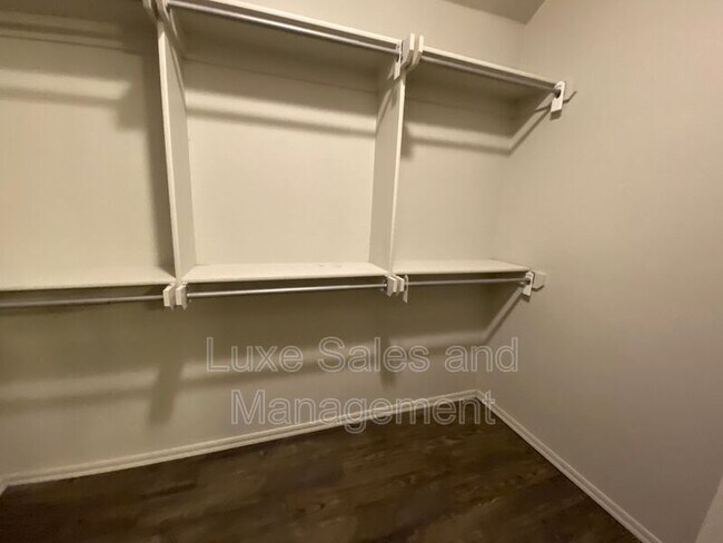 Building Photo - 2225 Mill Creek Way