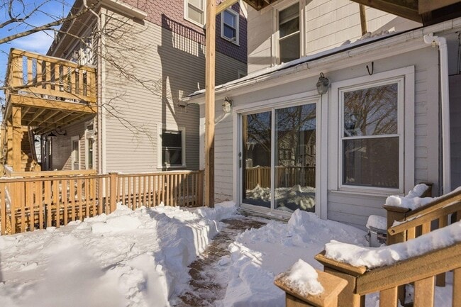 Building Photo - 514 Middle Street