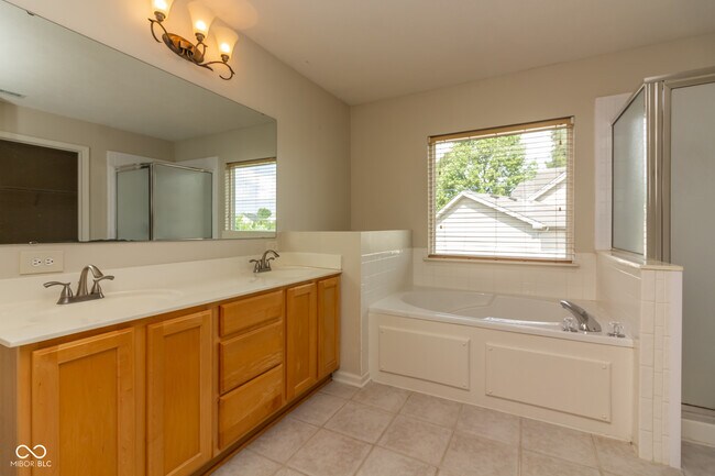 Building Photo - 12631 Geist Cove Dr