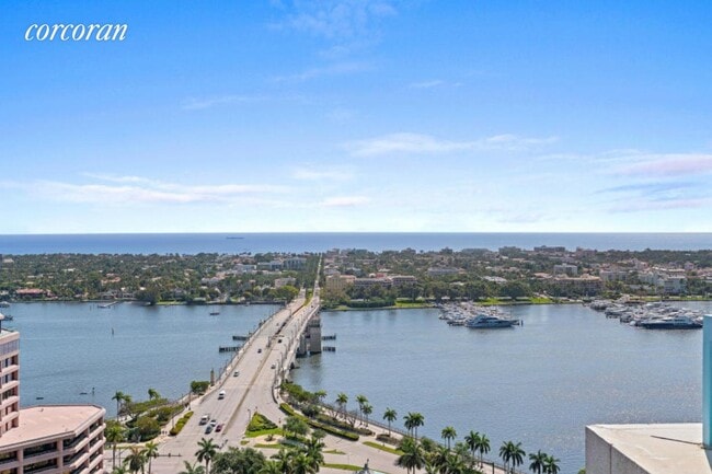 Building Photo - 222 Lakeview Ave