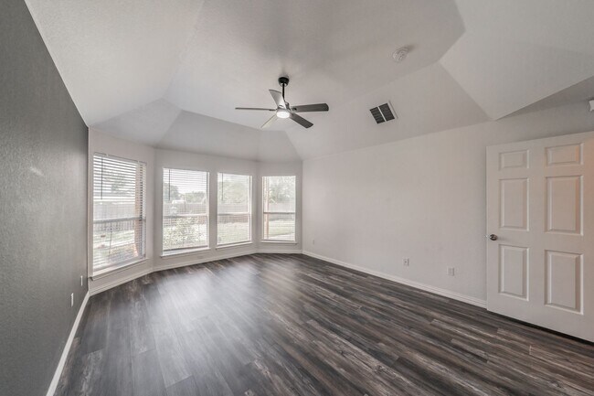 Building Photo - 1214 Hardisty Dr