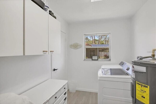 Building Photo - 2410 Cass St