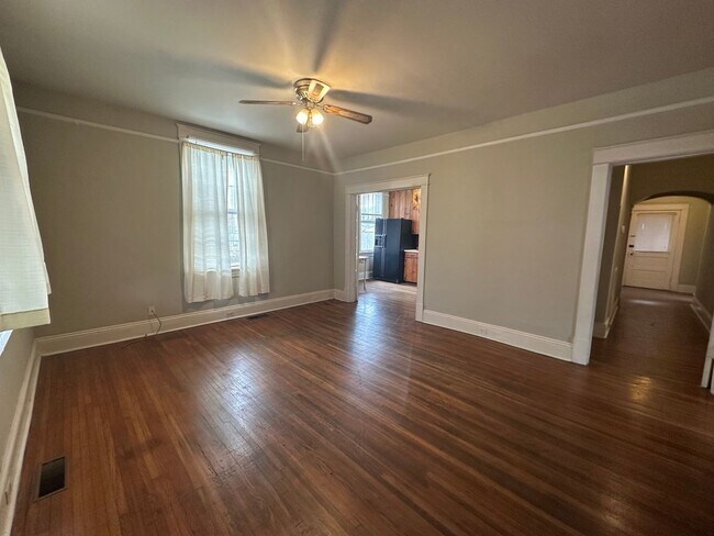 Building Photo - 405 Langhorne Ln