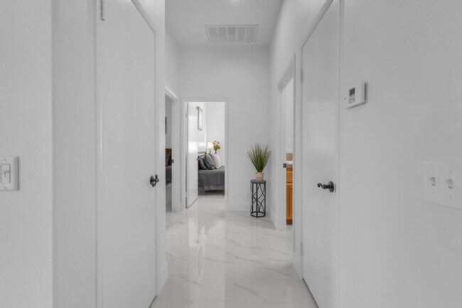 Building Photo - 44397 Mesquite Dr