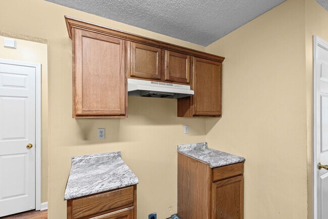 Building Photo - 7782 Shadowland Dr