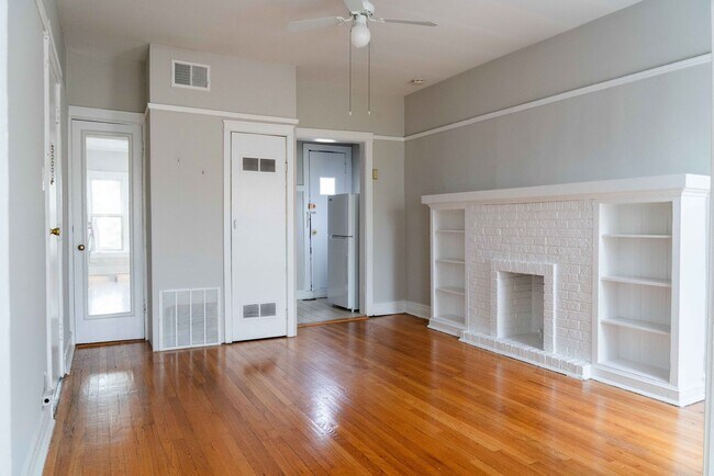 Building Photo - Uptown / Ravenswood - Studio - w/ Decorative Fireplace