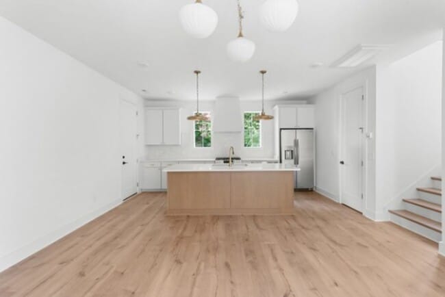 Building Photo - 1814 Stewart Pl