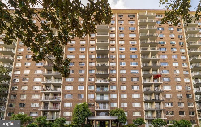 Building Photo - 2059 Huntington Ave