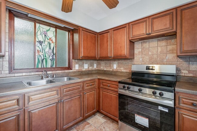 Building Photo - 311 E Montcastle Dr