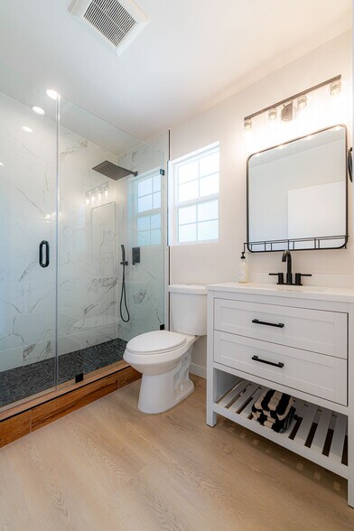 Building Photo - 9338 Langdon Ave