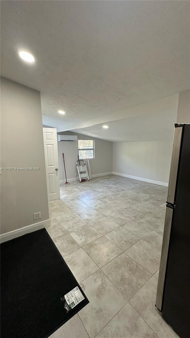 Building Photo - 408 S 9th St