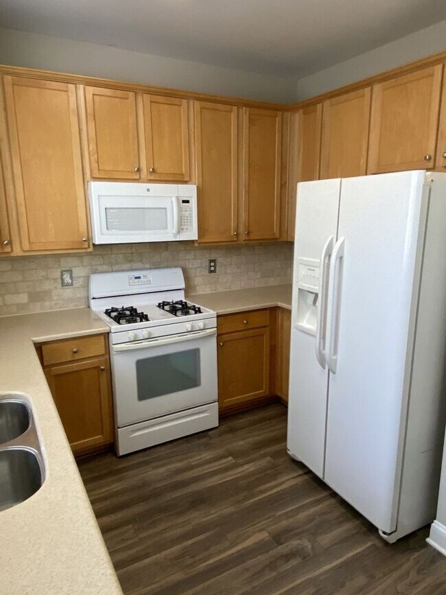 Building Photo - 2 story, 3 Bedroom Corner Lot Home in Corn...