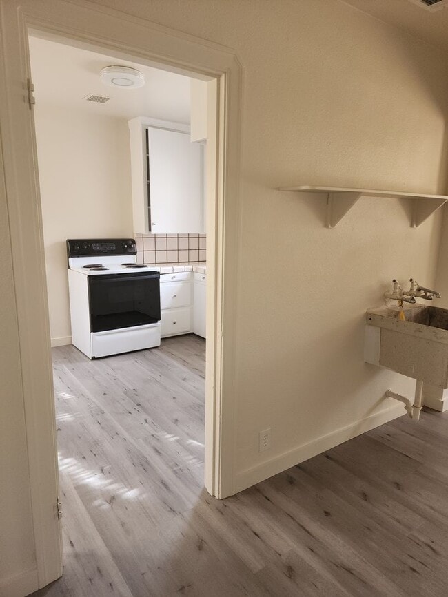 Building Photo - Country Home Between Empire and Waterford-  3 Bedroom 1 Bathroom With Central Heat And Air