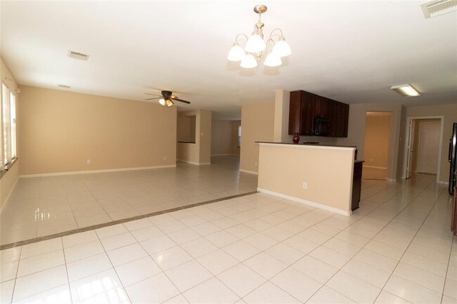 Building Photo - 2202 Crossmill Ln