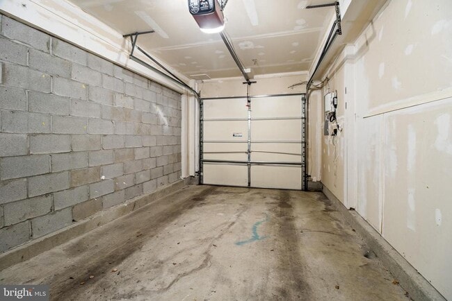 Building Photo - 11349 King George Dr