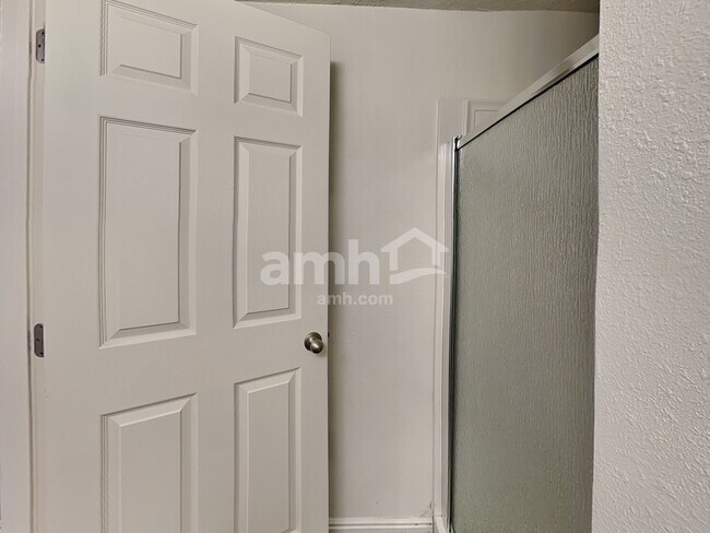 Building Photo - 6093 W Graceland Way