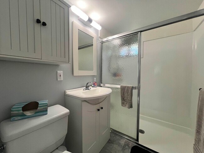 Building Photo - 112 Greensward Dr