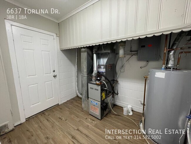 Building Photo - 6637 Torlina Dr