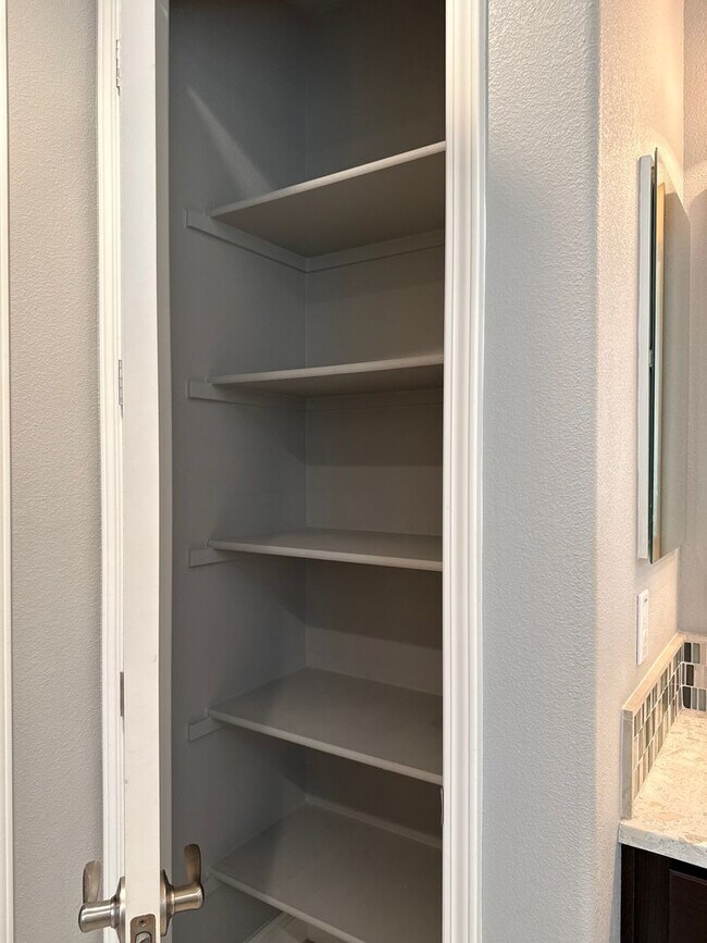 Building Photo - 4 Bed 3 Bath $75k in Upgrades!!!!