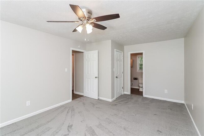 Building Photo - 230 Sweetwater Cir