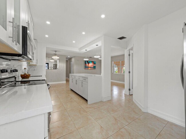 Building Photo - 3605 SW 122nd Pl