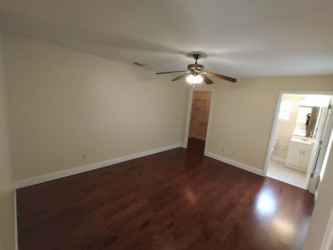 Building Photo - Beautifully Renovated Clermont Home Near Waterfront Park & Trails