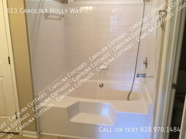 Building Photo - 613 Carolina Holly Way