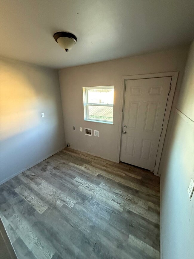 Building Photo - 303 S Fairmont St