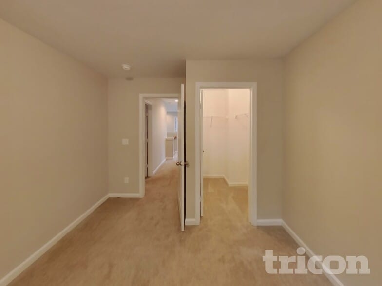 Building Photo - 2300 Shady Dr