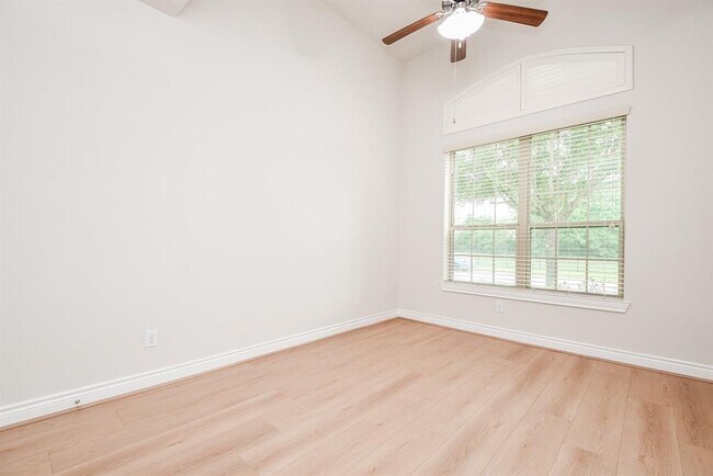 Building Photo - 24210 Madrid Hill Ln