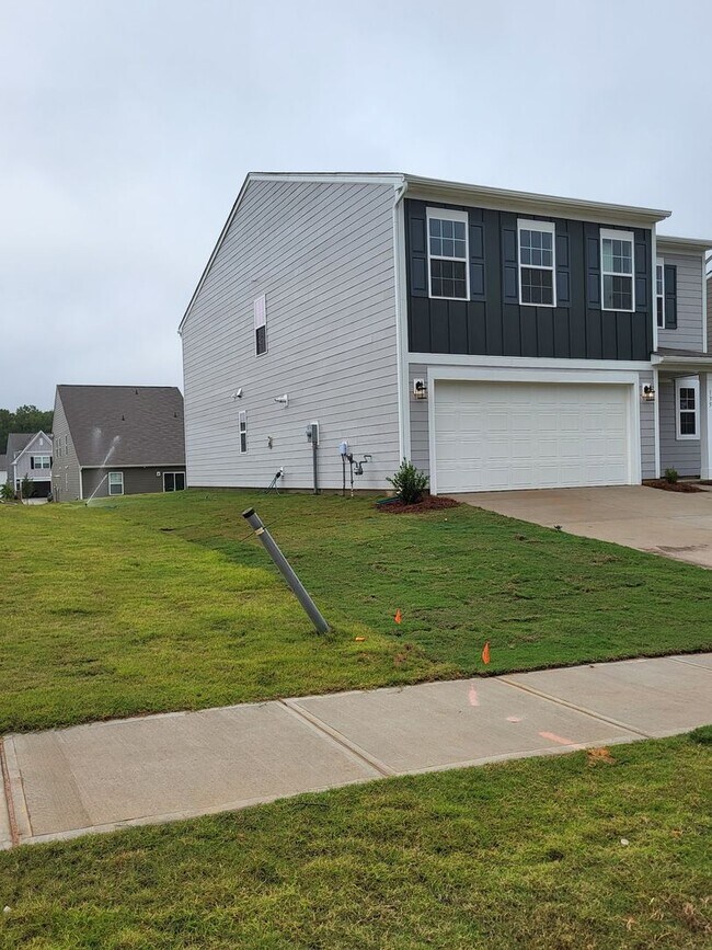 Building Photo - Stunning 5BR/3BA Home located in Statesville