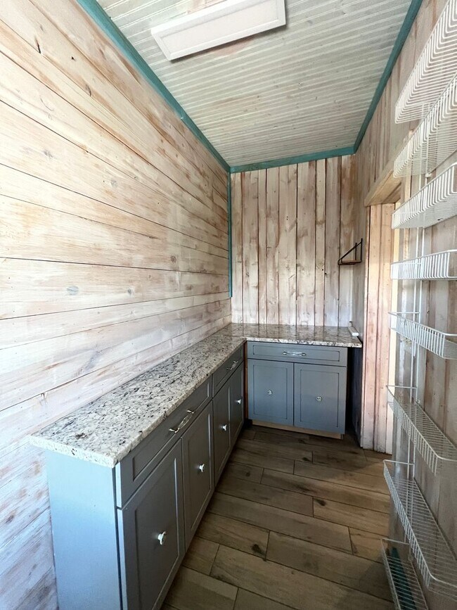 Building Photo - Spacious 3 Bedroom 2 Bath with Pool 2 Blocks from the Beach