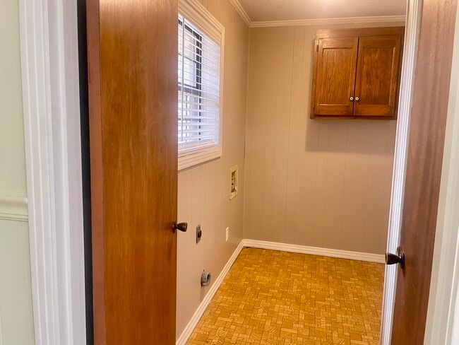 Building Photo - 400 Manchester St