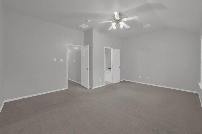 Building Photo - 27 S Villa Oaks Dr