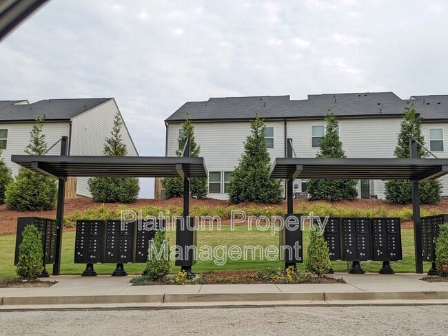 Building Photo - 5770 Thornton Dr