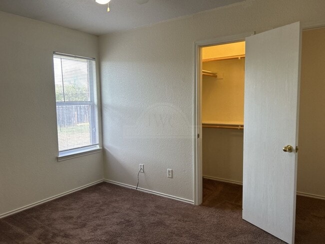 Building Photo - 2318 Wildewood Dr