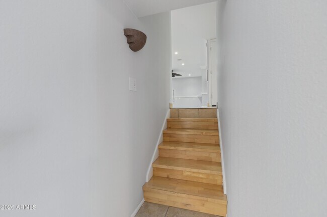 Building Photo - 1627 E Fremont Dr