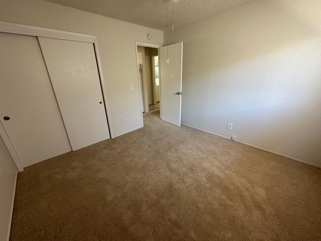 Building Photo - 1089 Oakmont Dr